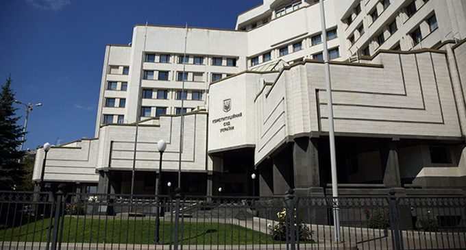 КСУ просять роз’яснити, чи можна запровадити подвійне громадянство в Україні