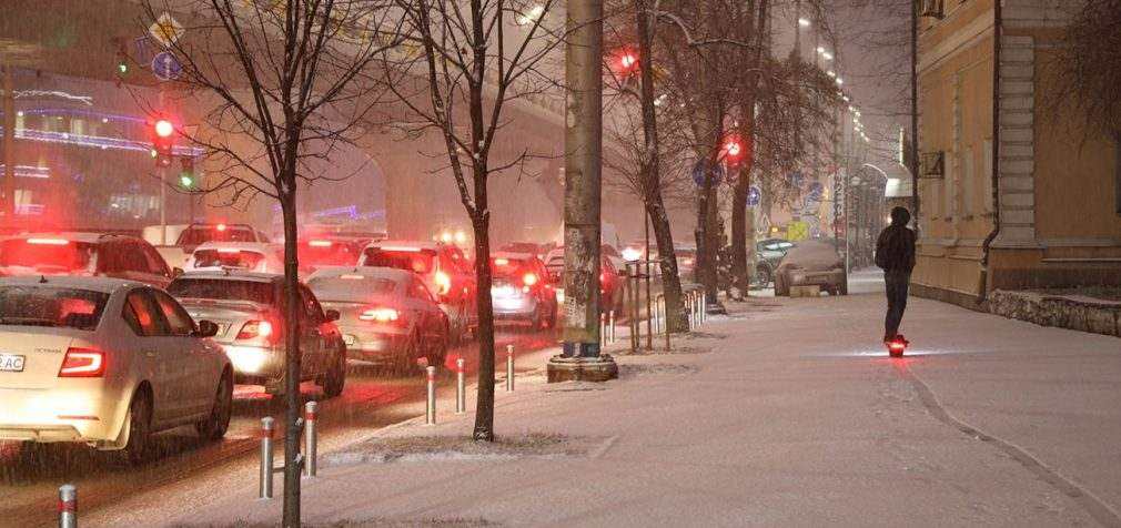 Снігопад у Києві. Громадський транспорт затримується: список рейсів