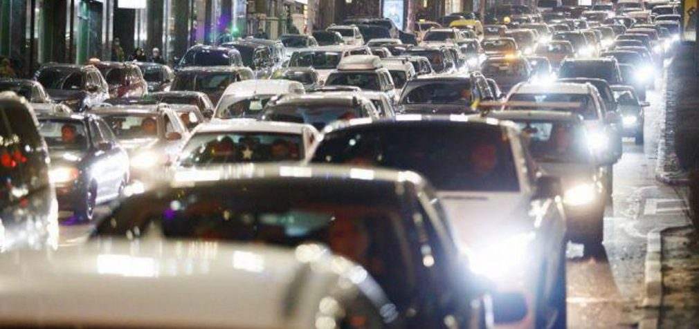 Київ зупинився в заторах: які вулиці варто об’їхати