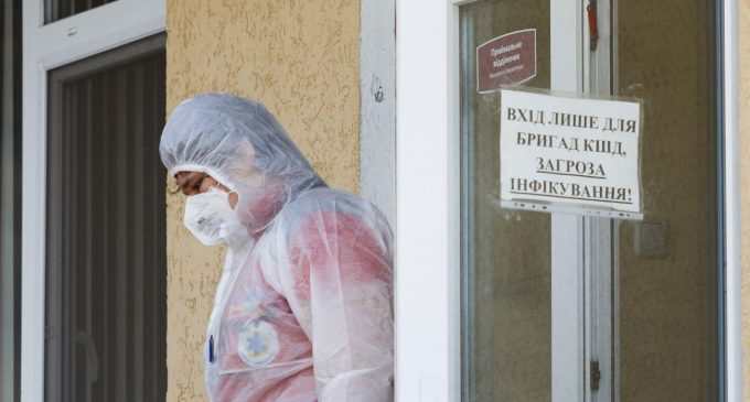 Кількість смертей від коронавірусу в Україні перевищила 95 тисяч