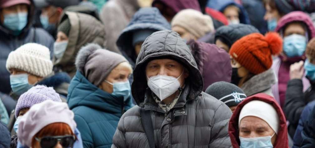 Спад випадків. В Україні 5 276 нових COVID-заражень та 268 смертей