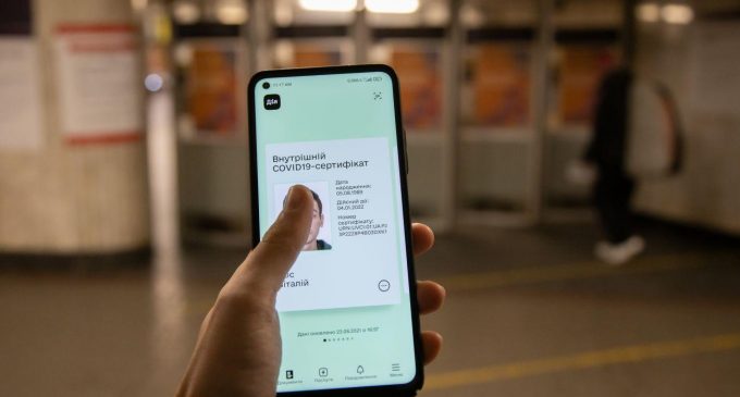 Україна може скоротити термін дії COVID-сертифікатів