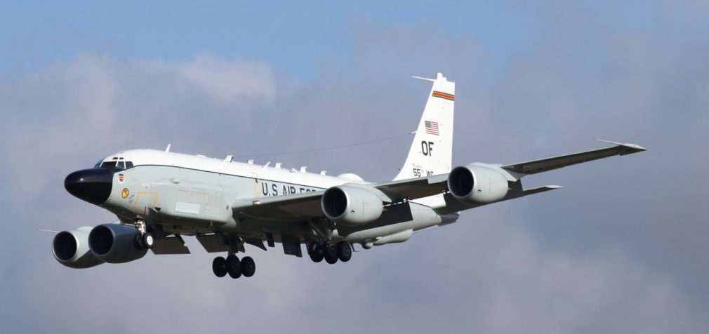 Два літаки-розвідники США пролетіли над Україною. Стежать за військами РФ, – Forbes