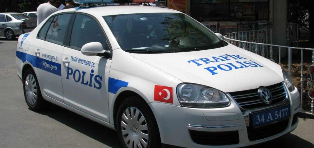 У Туреччині запобігли вибуху на мітингу Ердогана: міну виявили під машиною поліцейського