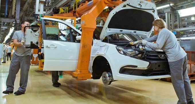 Кабмін подовжив заборону на імпорт в Україну автомобілів з Росії