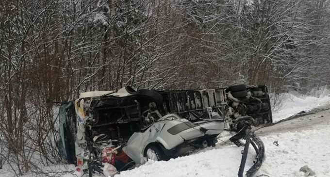 У Білорусі масштабна ДТП з туристичним автобусом. Постраждали понад 40 росіян