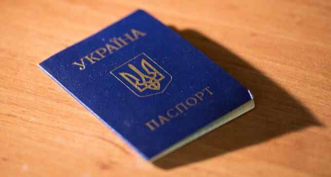 Українці повинні реєструвати SIM-карти за паспортом: закон набув чинності