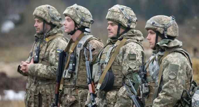 Бойовики на Донбасі стріляли протитанковими ракетами. Військові давали відсіч