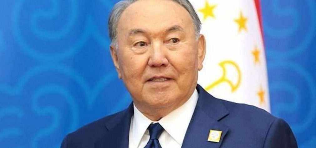 У Казахстані зносять пам’ятник Назарбаєву