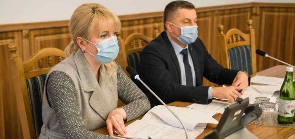 Захворюваність зростає: на Прикарпатті можуть закрити школи та ввести інші обмеження