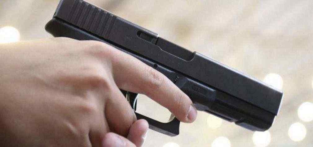У Києві невідомі посеред вулиці розстріляли автомобіль