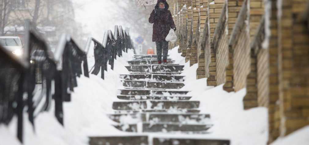 Сніг з дощем і 13 градусів морозу: прогноз погоди в Україні на завтра