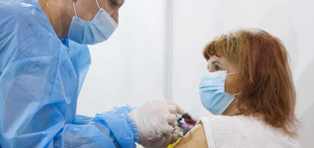 Лікарям будуть доплачувати за вакцинацію: за якої умови