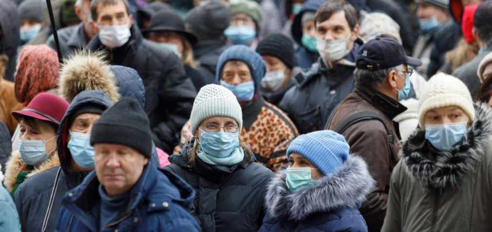 У перший день 2022 року в Україні заразились коронавірусом майже дві тисячі людей: статистика