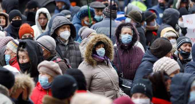 “Омікрон” вже в Ужгороді: в яких ще регіонах є новий штам COVID