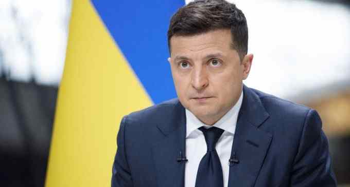 “Ми дивимося вгору”. Зеленський про оцінку України ймовірності війни