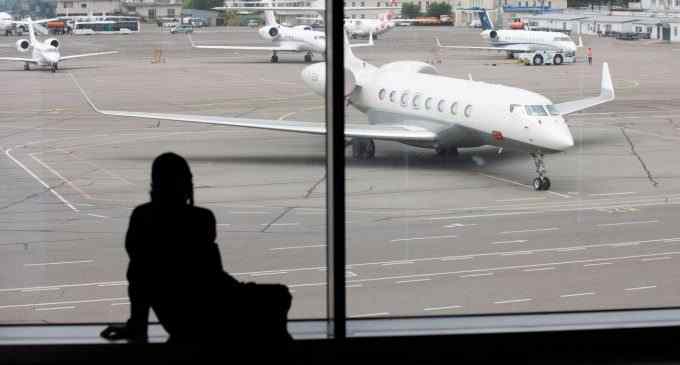 Негода в Києві. В “Жулянах” не можуть сісти літаки, їх відправляють до Львова