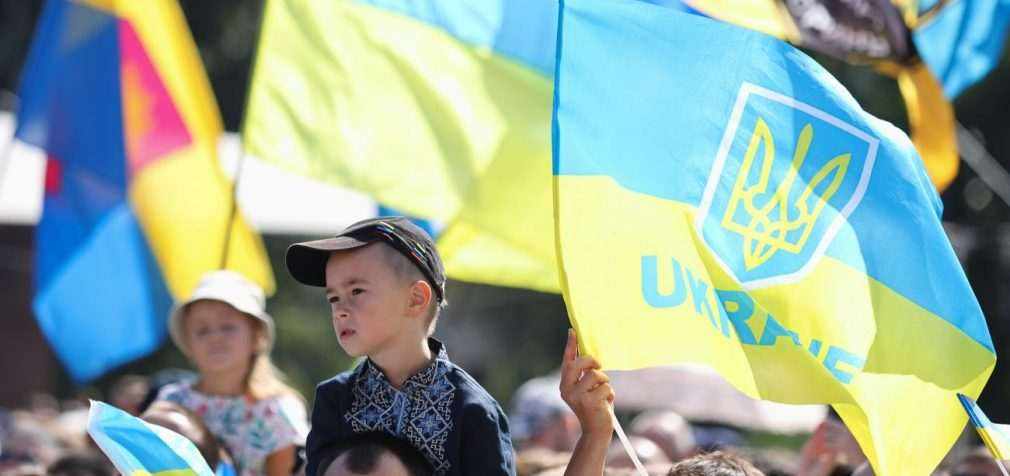 До 20 тисяч доларів до повноліття. Як працюватиме “економічний паспорт” в Україні