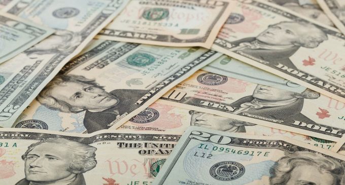 Курс долара виріс ще на 20 копійок і оновив 8-місячний максимум