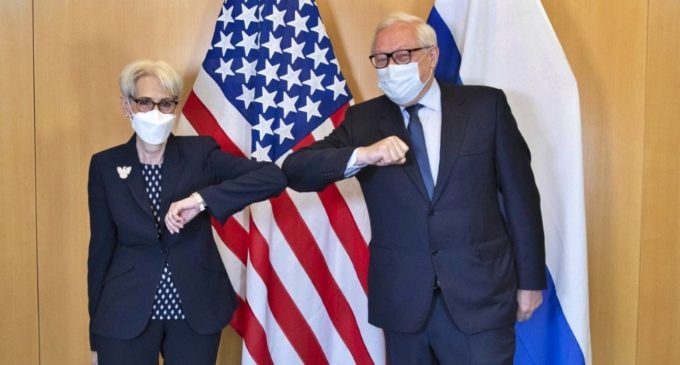 “Гарантії безпеки”. Шерман виклала ЄС підсумки діалогу США і Росії