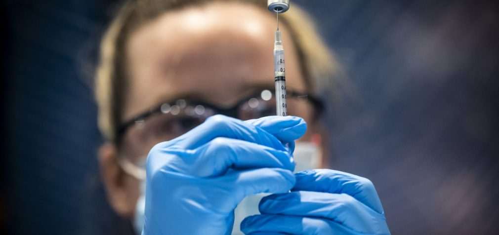Україна передасть на утилізацію майже 600 тисяч доз вакцин від COVID