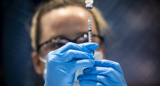 Україна передасть на утилізацію майже 600 тисяч доз вакцин від COVID