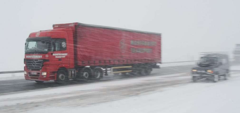 Київ обмежить в’їзд вантажівок через снігопад: коли діятиме заборона