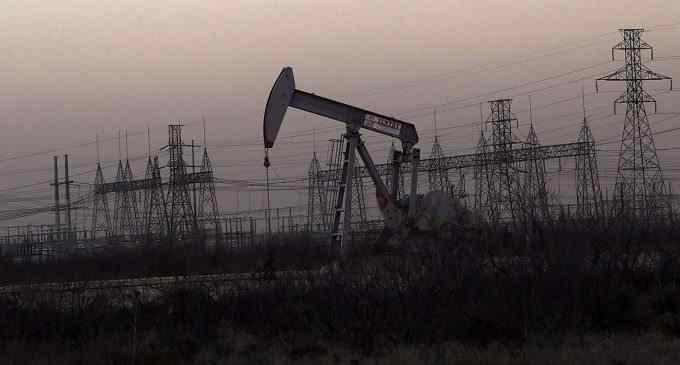 Члени ОПЕК+ домовилися збільшити видобуток нафти в лютому