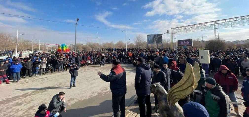 Мирні акції, зачистки і стрілянина в Алмати: що зараз відбувається в Казахстані