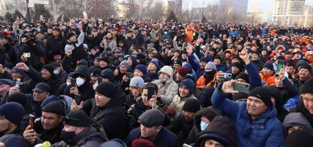 Захоплення мерії, стрілянина та зіткнення: що відбувається в Алмати