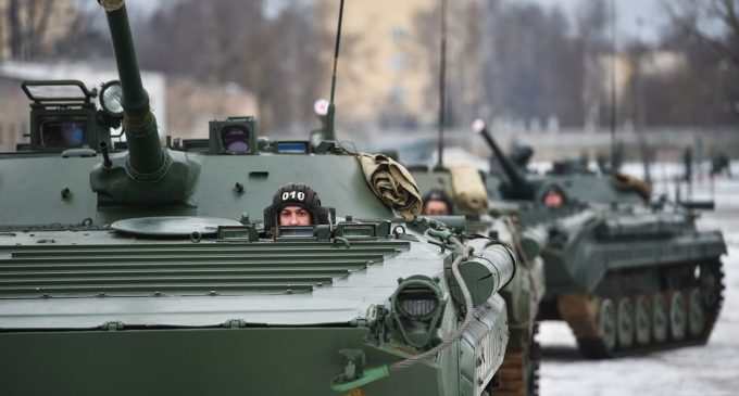 Російські танкові колони намагаються прорватися в Луганську область, йдуть бої