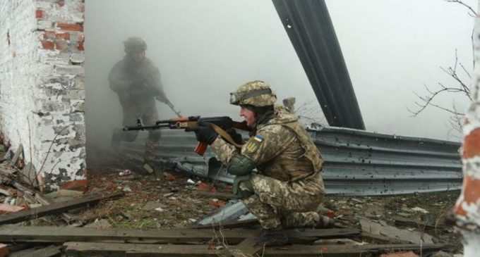 В результаті обстрілу Старогнатівки на Донбасі важко поранений військовослужбовець ЗСУ