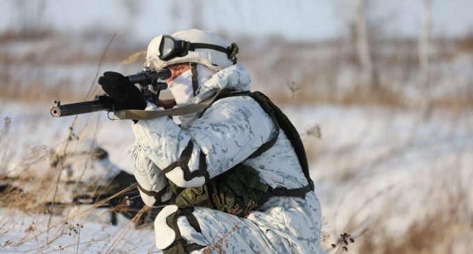 Бойовики скидали міни і обстрілювали позиції українських військових: один боєць поранений