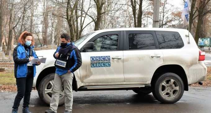 ОБСЄ зафіксувала майже 2 тисячі порушень режиму припинення вогню на Донбасі, – Reuters
