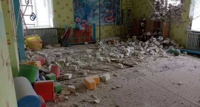 Обстріл дитсадку, ліцею та залізниці. На Донбасі загострення: що відбувається