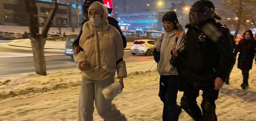 У Росії протестують проти війни з Україною: затримано майже 900 людей