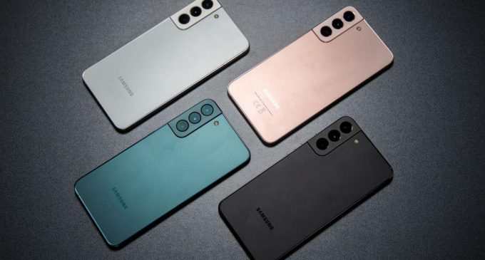 Samsung показала нові смартфони Galaxy S22 і Galaxy S22+