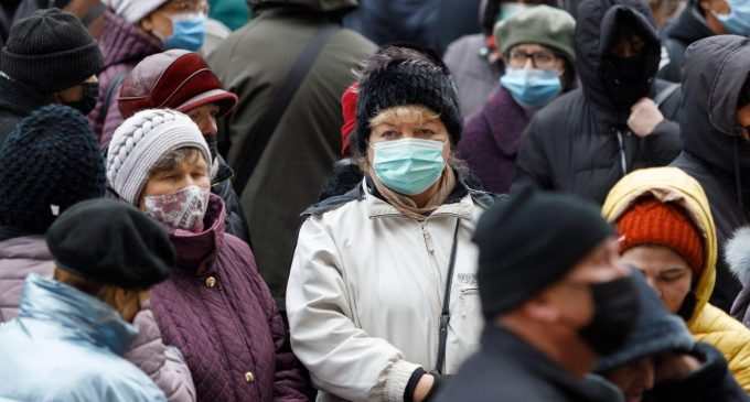 В Україні виявили ще понад 20 тисяч випадків COVID