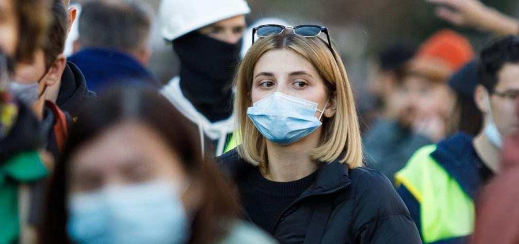 В Україні майже 30 тисяч нових COVID-випадків та 305 смертей за добу