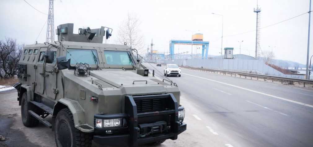 Перевірки документів та авто. Київську ГЕС взяли під посилену охорону