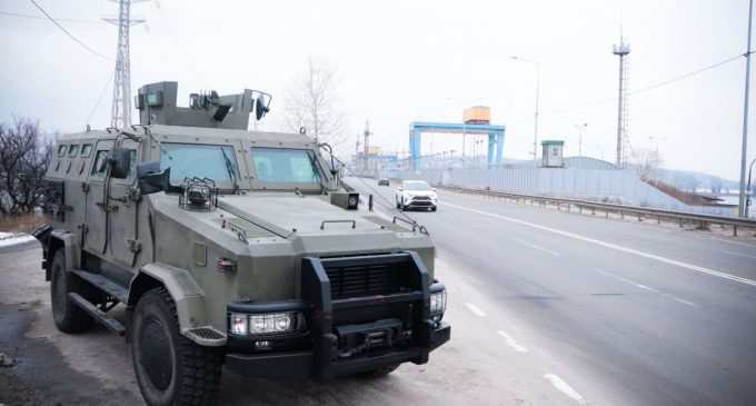 Перевірки документів та авто. Київську ГЕС взяли під посилену охорону