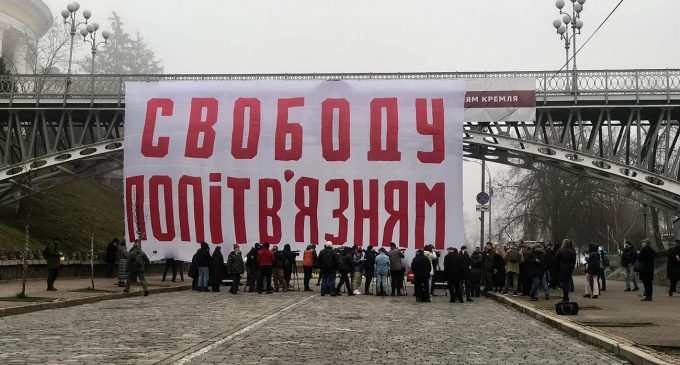 Кожному по 11 років в’язниці. Суд в РФ оголосив вирок двом кримським татарам