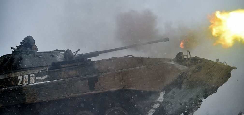 У житловий будинок у центрі Чернігова влучила ракета (відео)