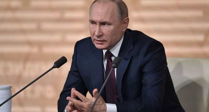 ЄС погодив персональні санкції проти Путіна і Лаврова. Без заборони на в’їзд