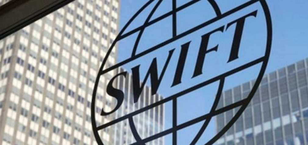Росію відключають від SWIFT, – Кулеба