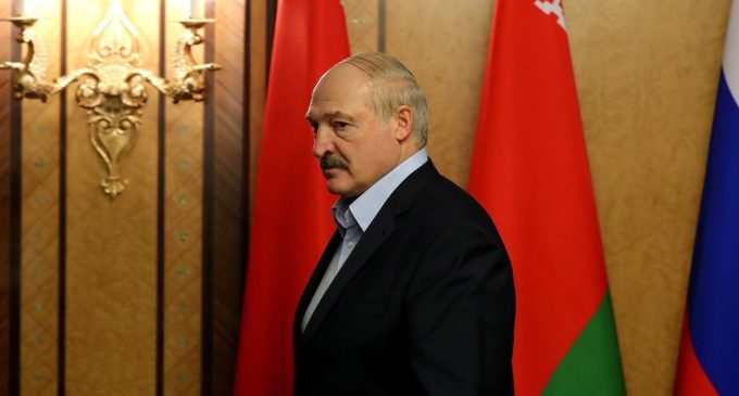 Лукашенко погрожує Україні “військовою відповіддю” у разі наступу на Донбасі