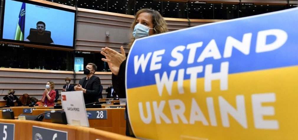 Європарламент рекомендував надати Україні статус кандидата в члени ЄС