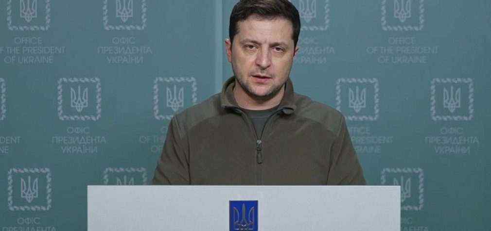 Зеленський попросив Раду продовжити воєнний стан в Україні