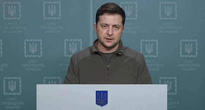 Зеленський попросив Раду продовжити воєнний стан в Україні