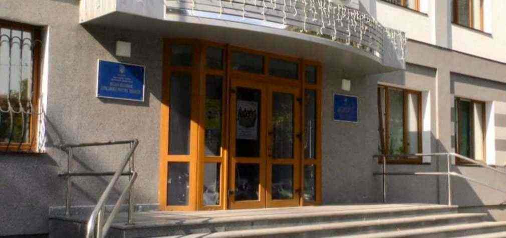 Окупанти влаштували погром у міськраді Бучі та захопили заручників